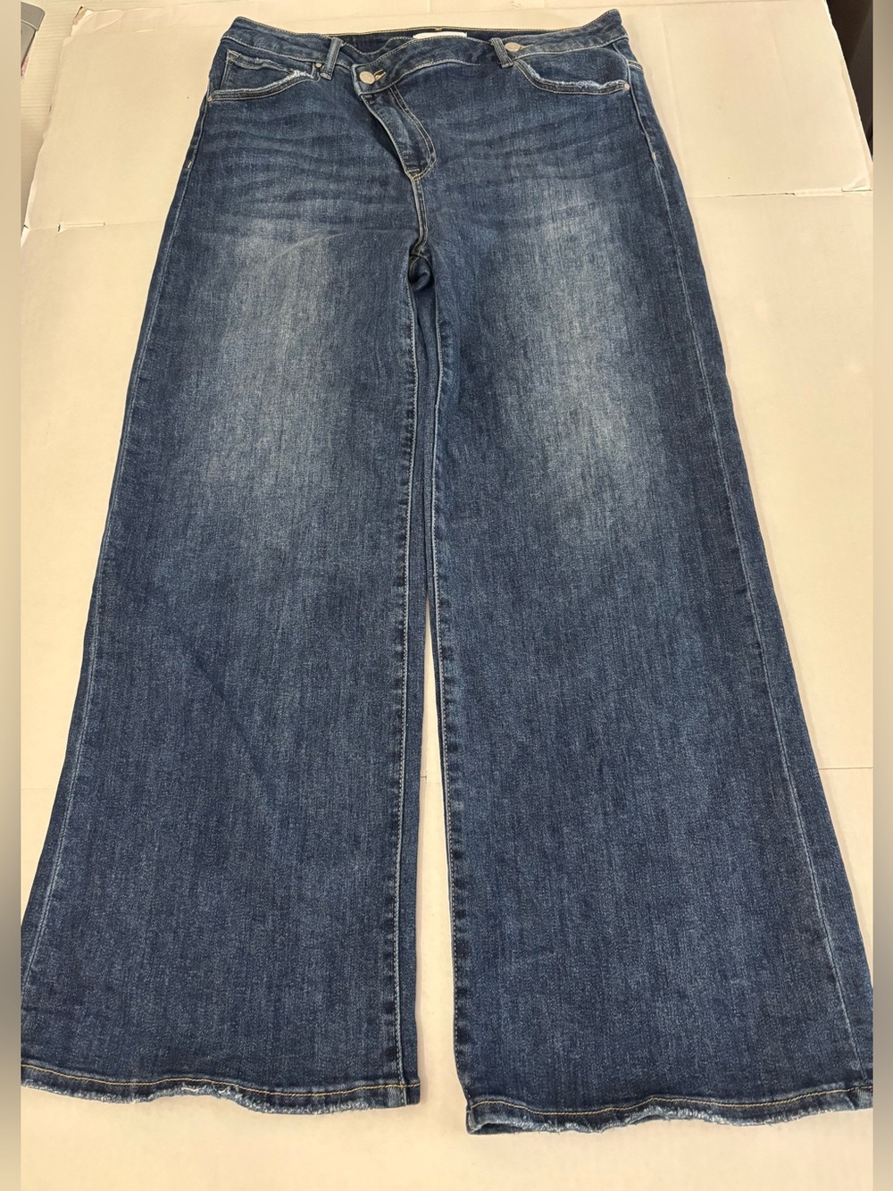 Risen Los Angeles Women’s Wide Leg Jeans Size 2XL inseam 31” high rise